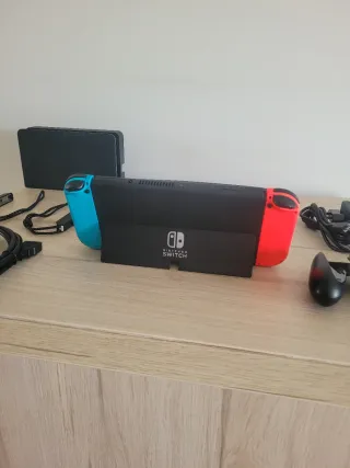 Nintendo Switch Oled como NUEVA + Accesorios
