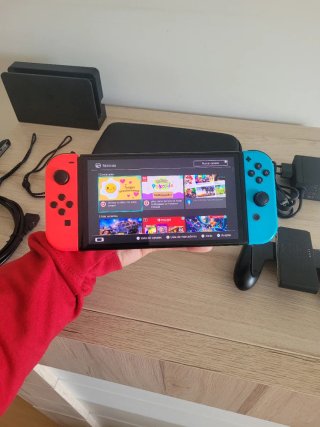 Nintendo Switch Oled como NUEVA + Accesorios