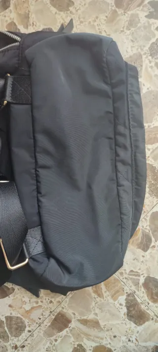 Mochila negra acolchada