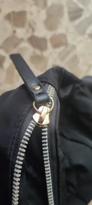 Mochila negra acolchada