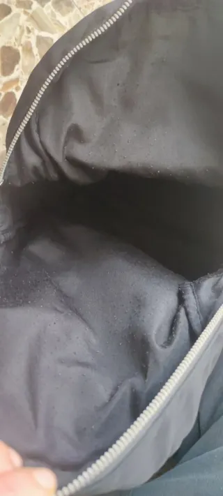 Mochila negra acolchada