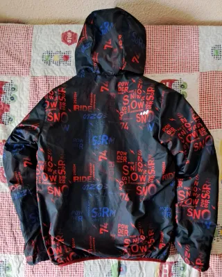 Abrigo reversible con capucha