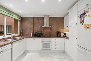 Piso en venta en Los Naranjos - Las Brisas en Marbella