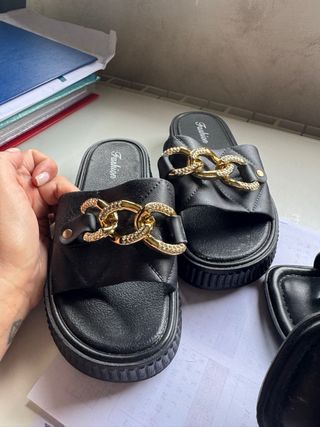 Sandalias Talla 35 y Bolso Dorado