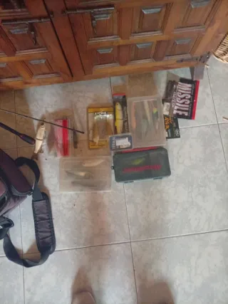 Caña de pescar con carrete