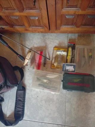 Caña de pescar con carrete