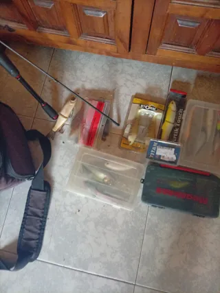 Caña de pescar con carrete