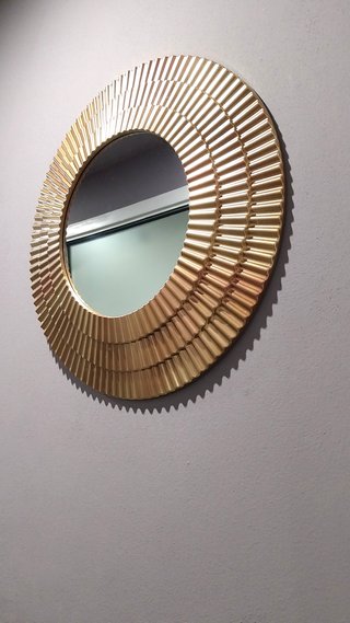 Espejo Redondo Dorado de Pared – Marco Acanalado