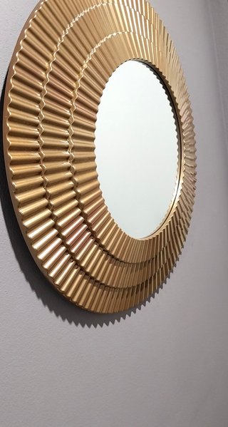Espejo Redondo Dorado de Pared – Marco Acanalado