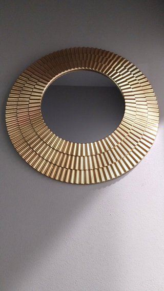 Espejo Redondo Dorado de Pared – Marco Acanalado