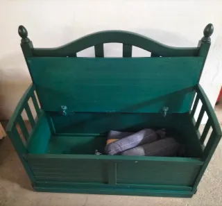 Banco baúl verde con cojines