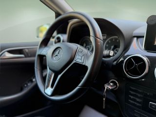 Mercedes-Benz Clase B 200 Automático - Garantia