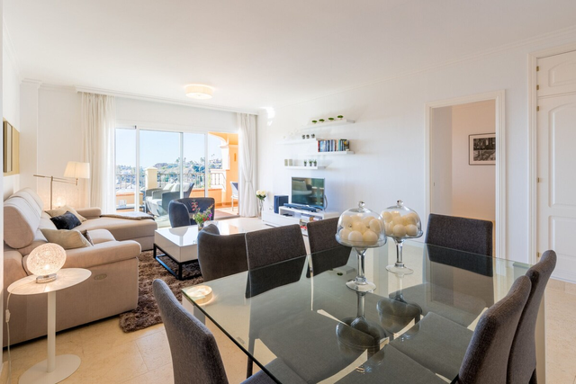 Piso de 2 dormitorios y 2 baños en Benalmádena