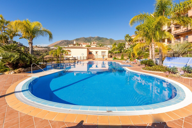 Piso de 2 dormitorios y 2 baños en Benalmádena