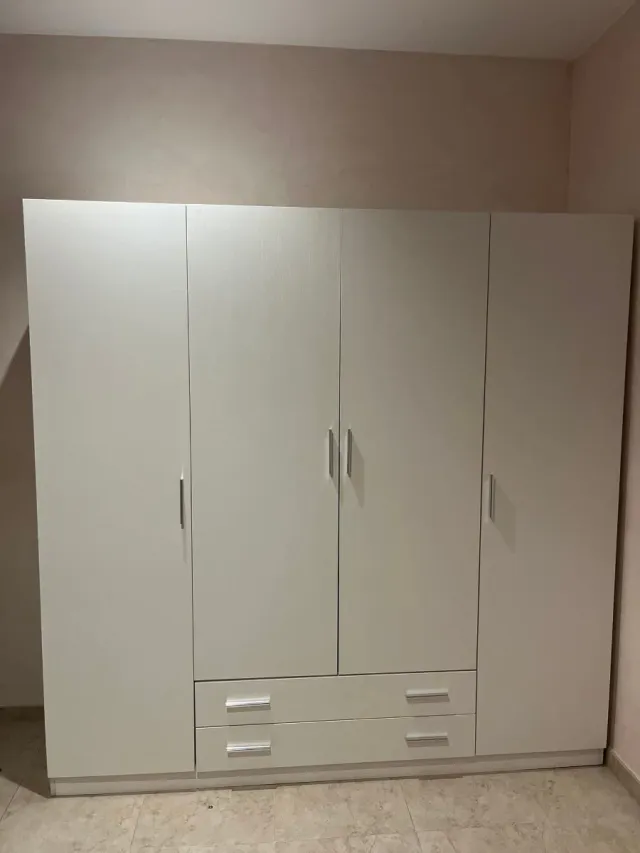 Armario blanco de madera