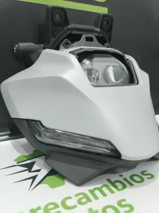 Faro Yamaha MT09 2025