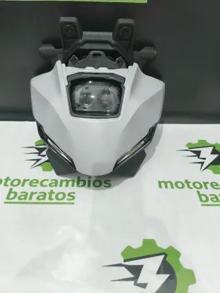 Faro Yamaha MT09 2025