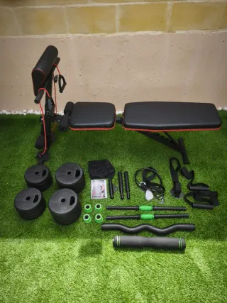 Banco de entrenamiento con mancuernas y polea