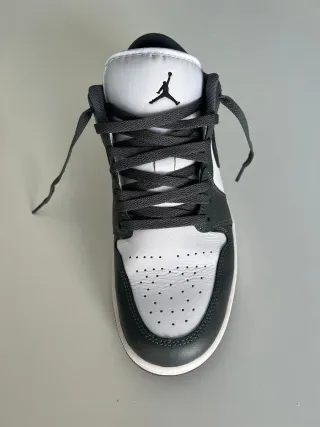 Nike Jordan 1 Low Gris y Blanco Talla 44