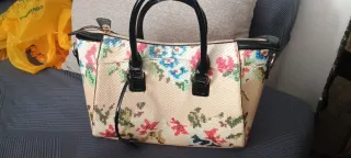 Bolso floral beige y multicolor