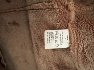 Abrigo largo de pelo beige y marrón