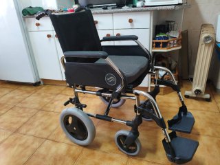Silla de ruedas plegable ligera