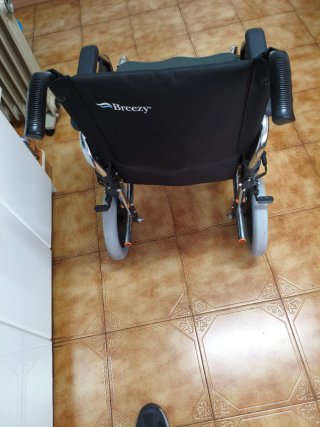 Silla de ruedas plegable ligera