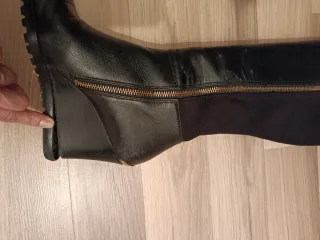 Botas altas piel Michael Kors negras.