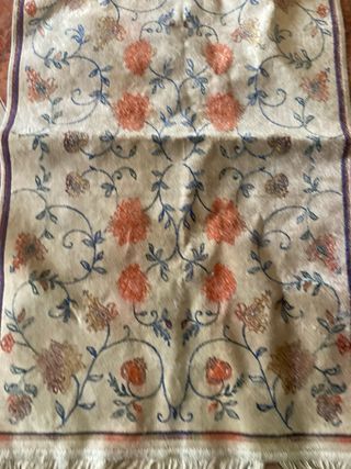 Alfombra decorativa floral beige y roja