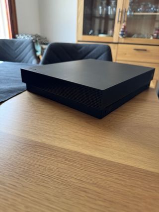 Xbox One X Nera