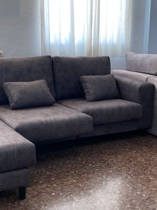 Sofá chaise longue con patas NUEVO