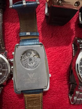Se venden varios relojes