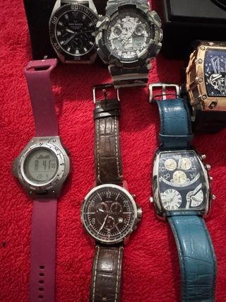 Se venden varios relojes