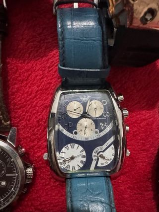 Se venden varios relojes