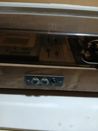 Tocadiscos Antiguos Marrón y Rojo