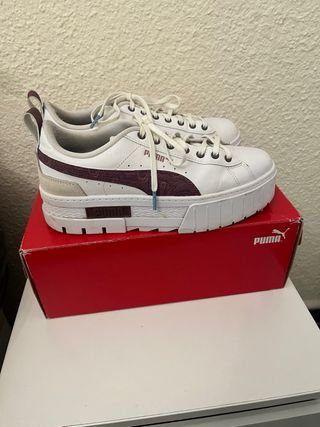 Zapatillas Puma Blancas y Moradas