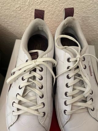 Zapatillas Puma Blancas y Moradas