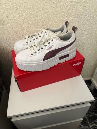 Zapatillas Puma Blancas y Moradas