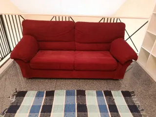 Sofá de 2 plazas rojo. EXCELENTE ESTADO!!
