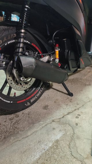 Escape Leovince Honda SH 2017 Negro