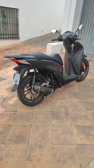 Escape Leovince Honda SH 2017 Negro