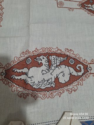 Tovaglietta ricamata a mano punto Assisi