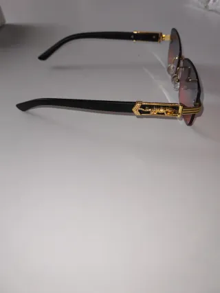 Gafas de sol sin montura doradas y rosas