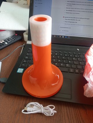 Candeeiro Futurista USB-C Bateria