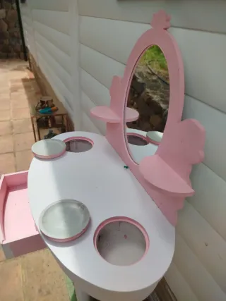 Tocador infantil rosa con espejo
