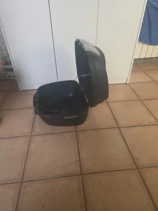 Maleta de moto negra
