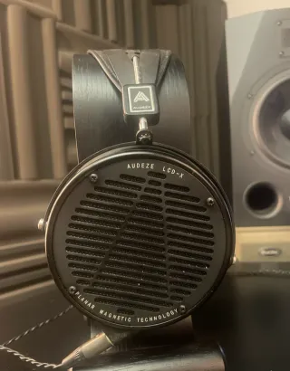 Audeze LCD-X + Estuche Rígido + Soporte Kolibri