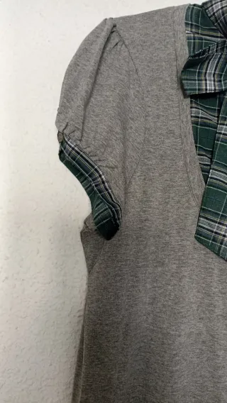 Camiseta gris con lazo cuadros verde