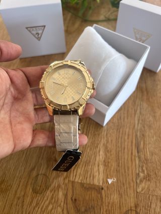 Reloj Guess Dorado