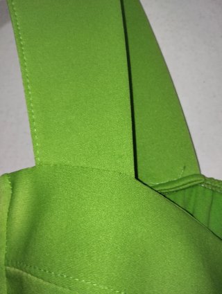 Abito verde con drappeggio